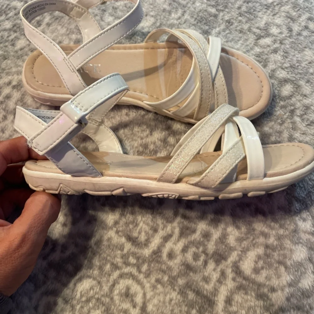 Girl’s The Children’s Place sandals